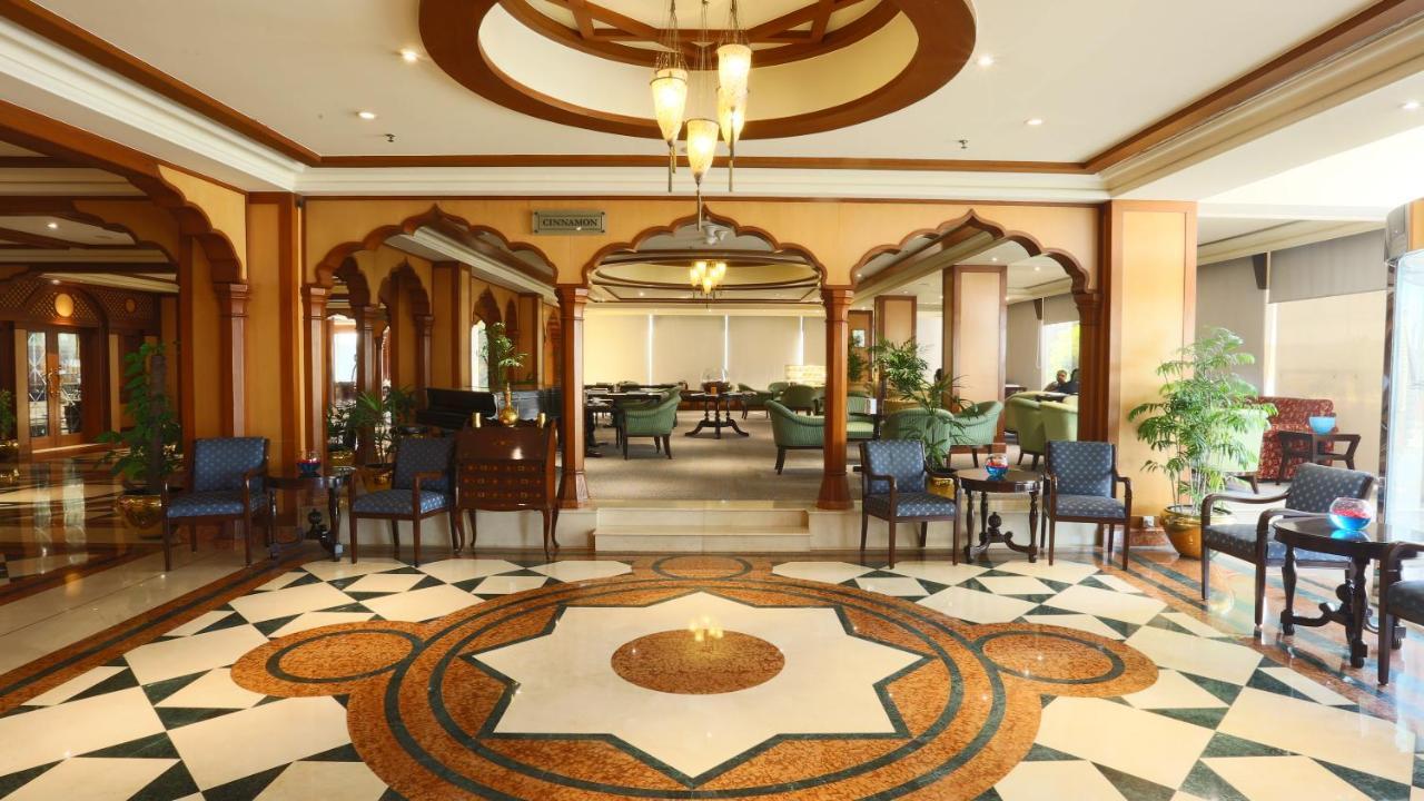 Avari Towers การาจี ภายนอก รูปภาพ The lobby of the hotel