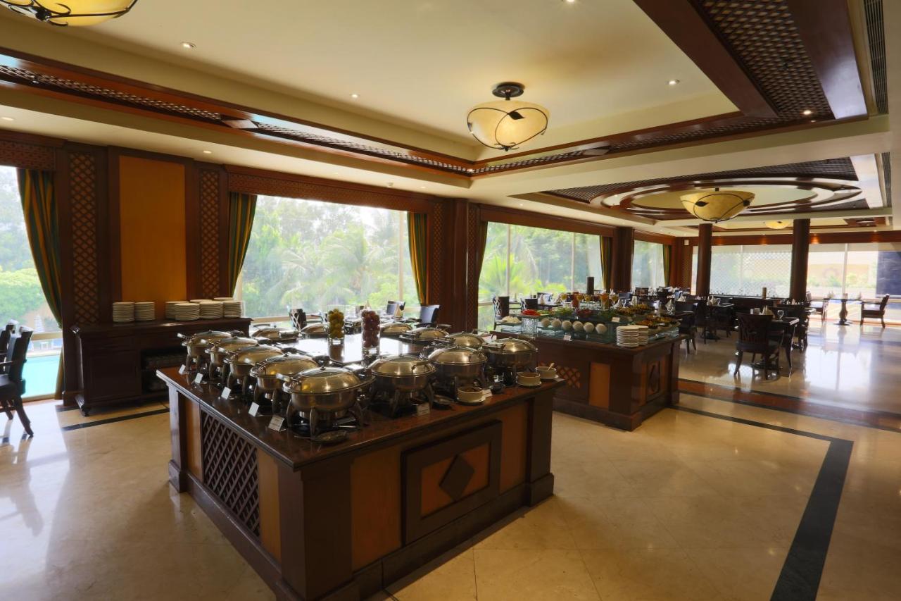 Avari Towers การาจี ภายนอก รูปภาพ The restaurant at the hotel