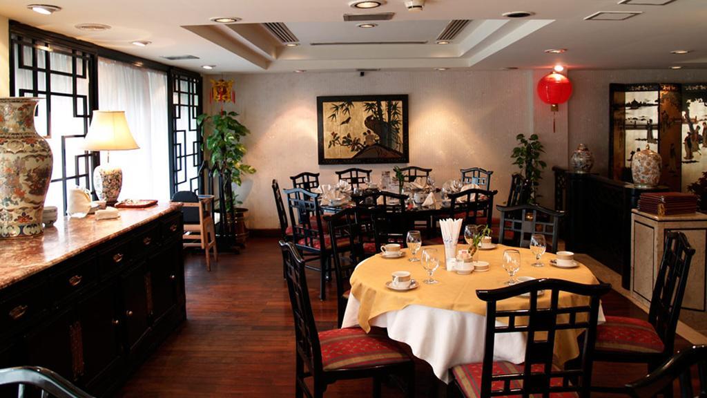 Avari Towers การาจี ภายนอก รูปภาพ Interior of a restaurant in Beijing