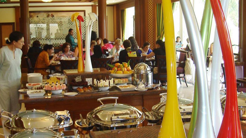 Avari Towers การาจี ภายนอก รูปภาพ A buffet at a hotel