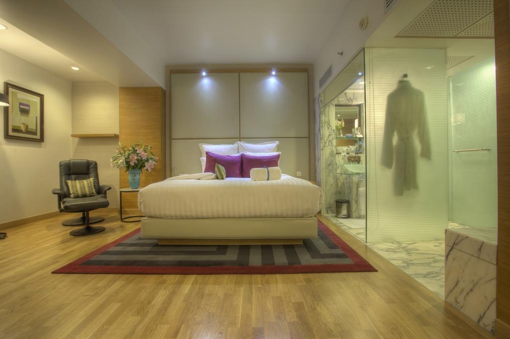 Avari Towers การาจี ห้อง รูปภาพ A bedroom at the hotel