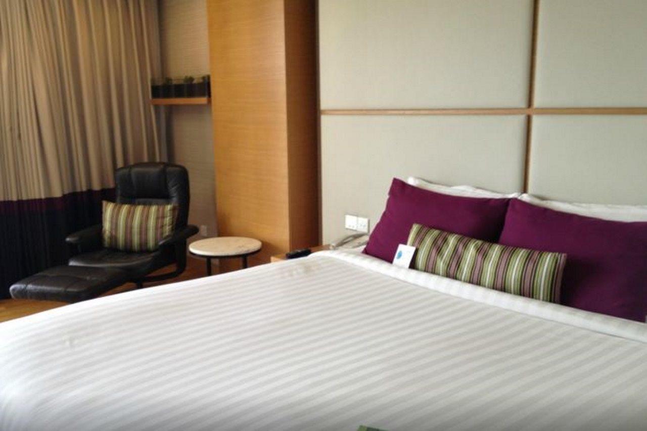 Avari Towers การาจี ภายนอก รูปภาพ A room at the hotel