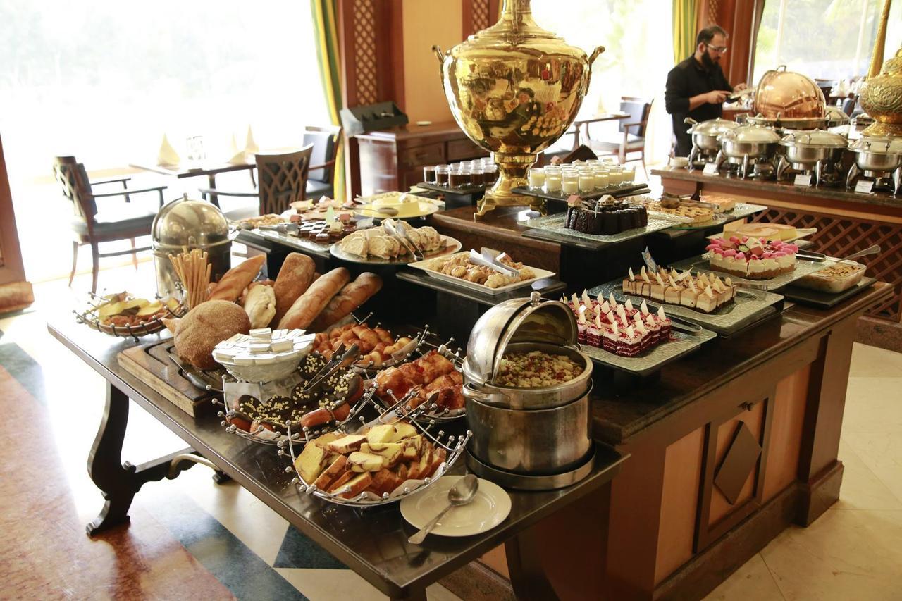 Avari Towers การาจี ภายนอก รูปภาพ A buffet at a hotel