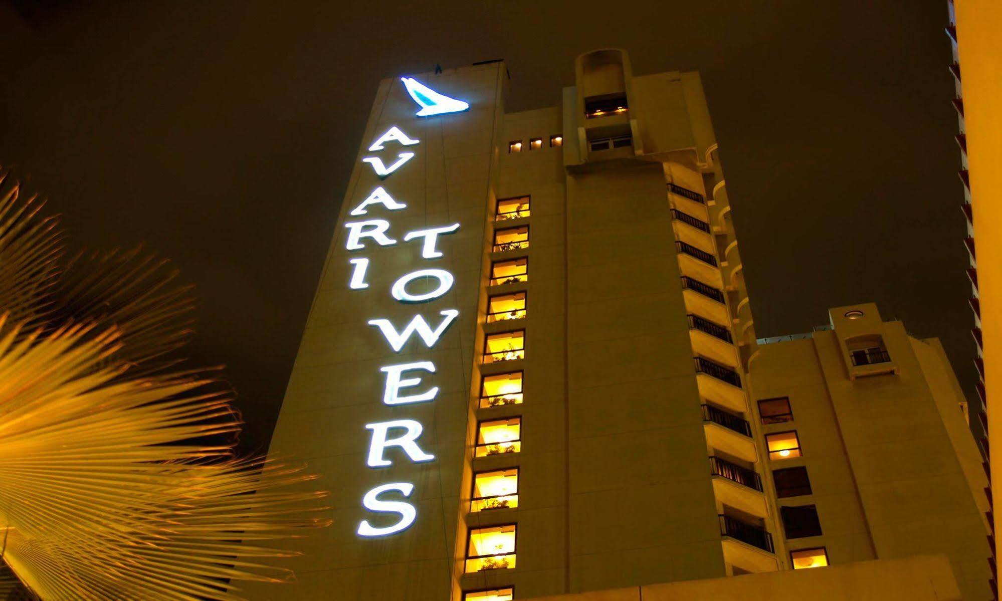 Avari Towers การาจี ภายนอก รูปภาพ The hotel at night