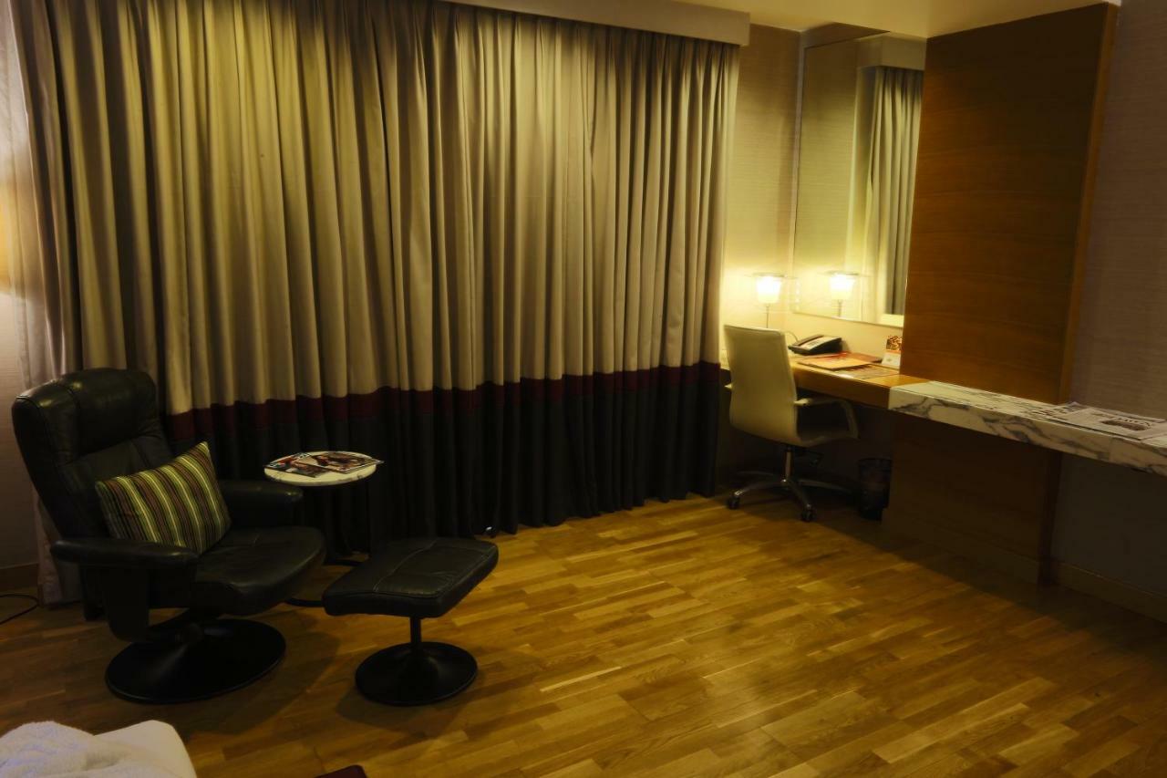 Avari Towers การาจี ภายนอก รูปภาพ A room at the hotel