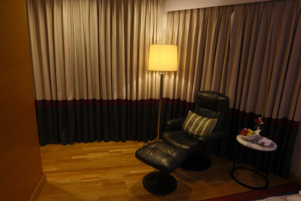 Avari Towers การาจี ภายนอก รูปภาพ A room at the hotel