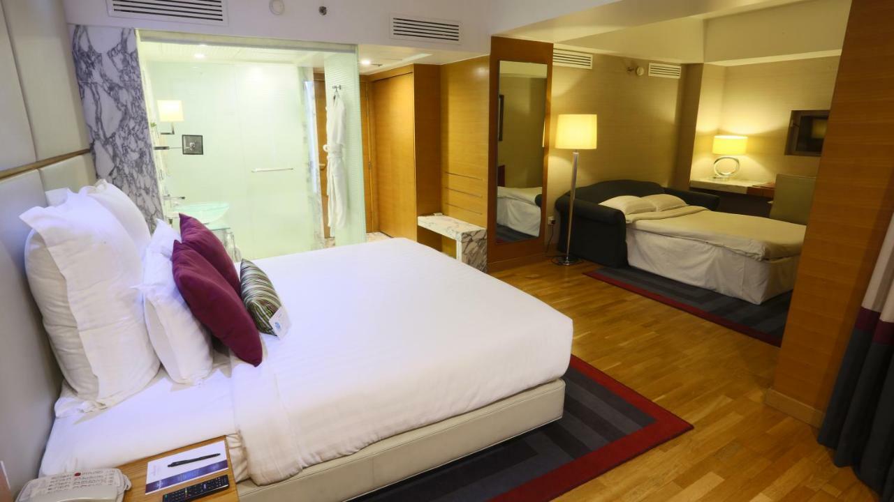 Avari Towers การาจี ภายนอก รูปภาพ A room at the hotel