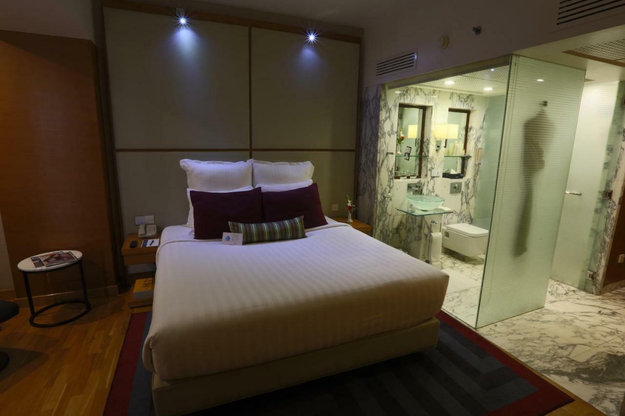 Avari Towers การาจี ภายนอก รูปภาพ A room at the hotel