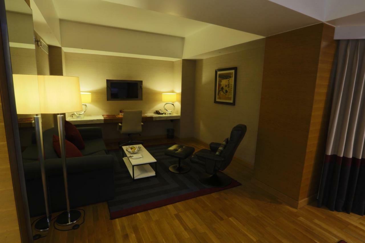 Avari Towers การาจี ภายนอก รูปภาพ A suite at the hotel