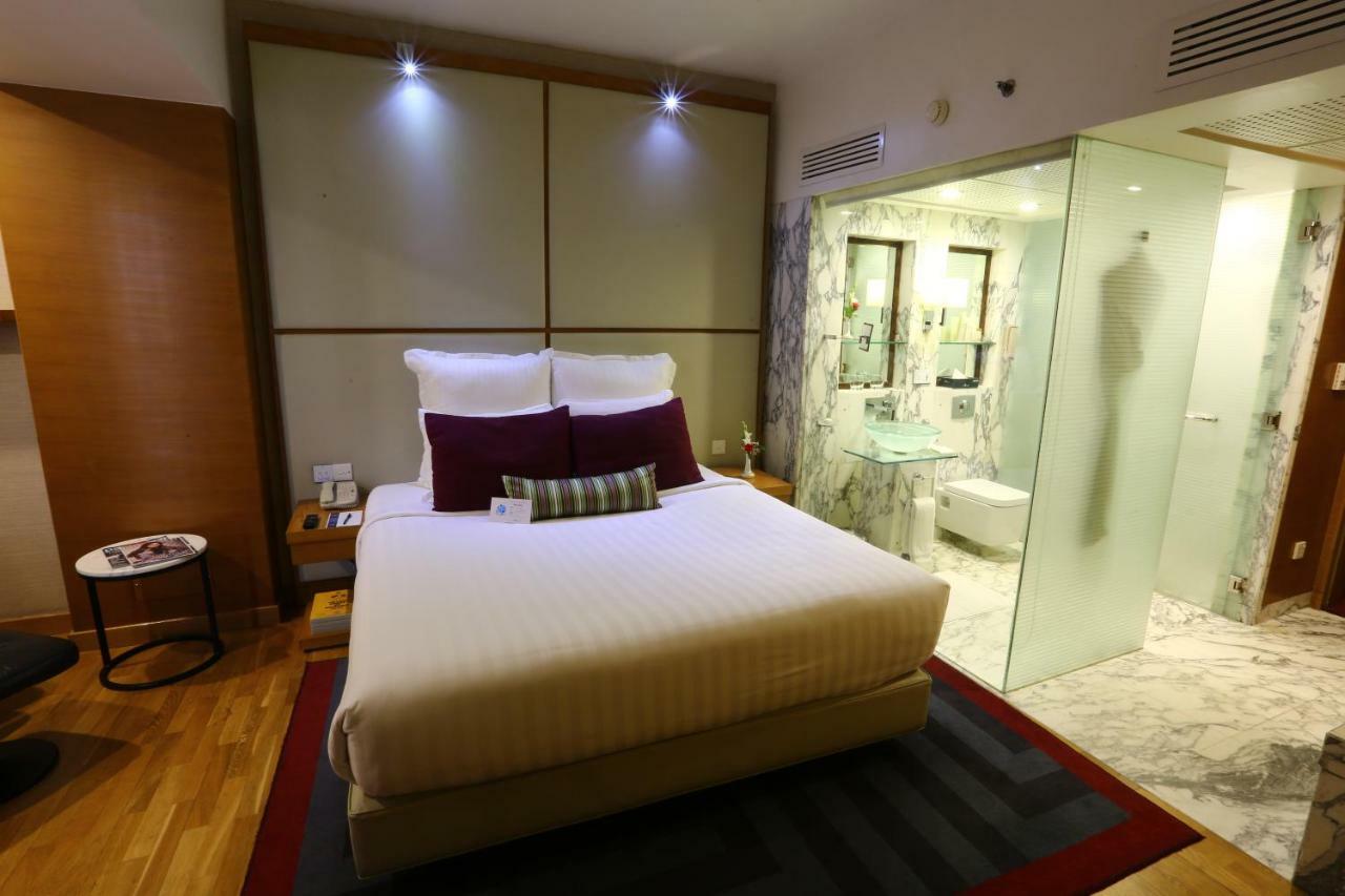 Avari Towers การาจี ภายนอก รูปภาพ A room at the hotel