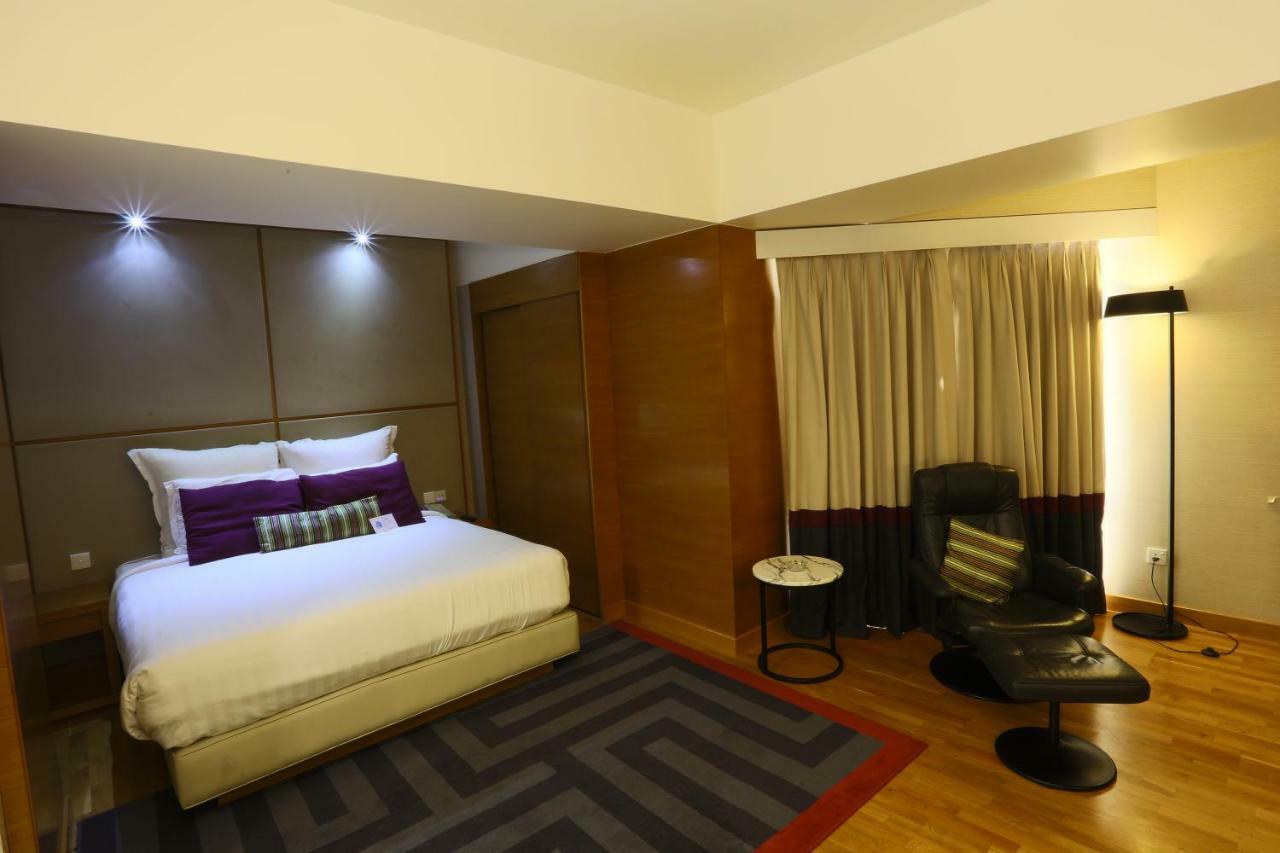 Avari Towers การาจี ภายนอก รูปภาพ A room at the hotel